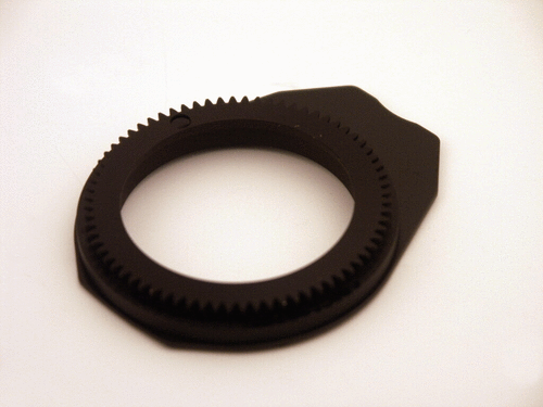 Yoke of rotating prism with magnet
